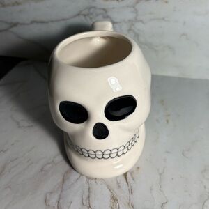 Crofton Skull Mug  11 oz Stoneware Spooky Halloween Coffee Tea Cup